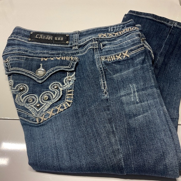 L.A. IDOL CROPPED JEANS SZ13 W35 X L18 CRYSTALS STUDS HEAVY STITCHING - Picture 1 of 6